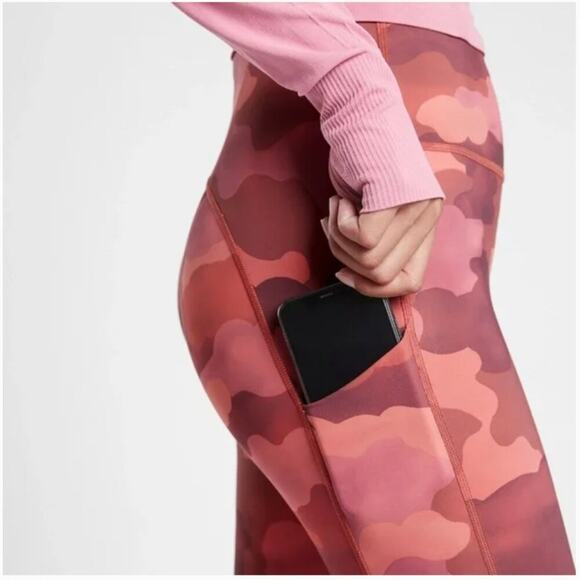 Athleta Ultimate Stash Pocket 7/8 Tights - Picture 2 of 8